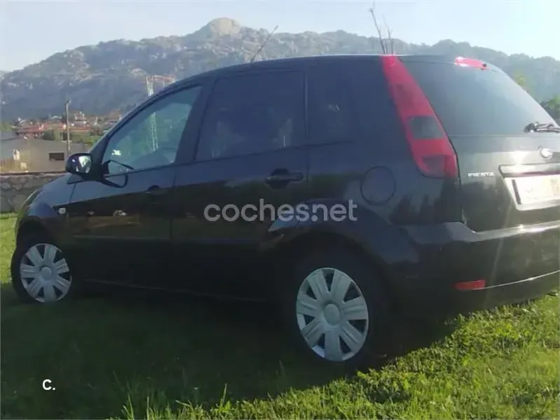 Usado Ford Fiesta 68 CV (50 kW) 2005 Negro Utilitario