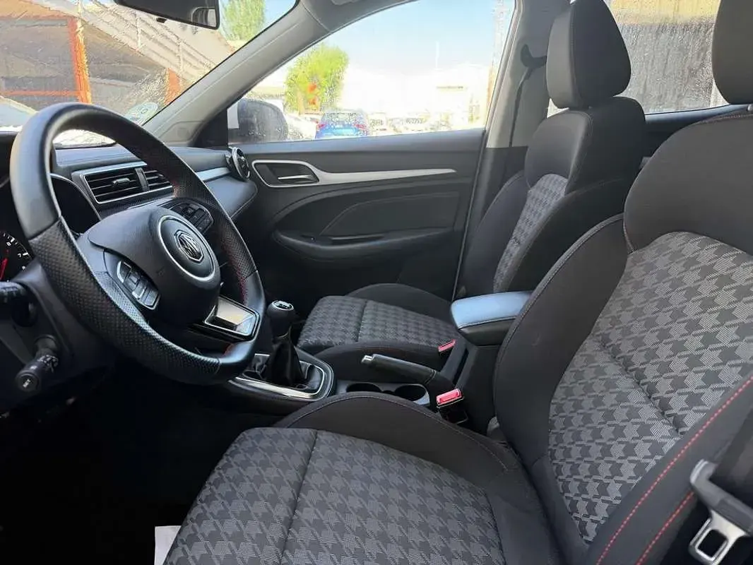 Usado MG ZS Comfort 106 CV (77 kW) 2024 Blanco SUV