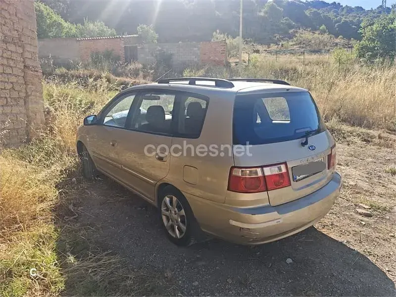 Usado Kia Carens LX 105 CV (77 kW) 2007 Beige Monovolumen