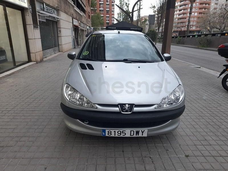 Usado Peugeot 206 70 CV (51 kW) 2006 Gris / plata Berlina
