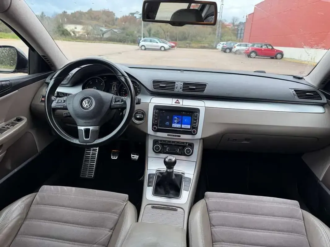 Usado VW Passat R-line 140 CV (102 kW) 2010 Negro Berlina