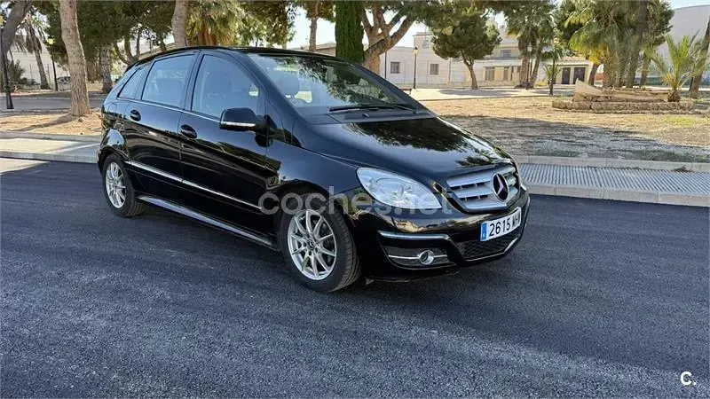 Usado Mercedes B200 140 CV (102 kW) 2009 Negro Monovolumen