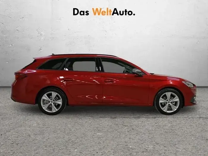 Usado Seat Leon FR 150 CV (110 kW) 2024 Rojo Berlina
