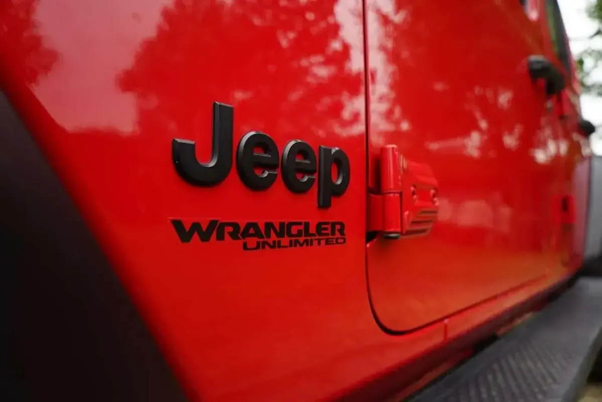 Usado Jeep Wrangler 286 CV (210 kW) 2021 Rojo SUV