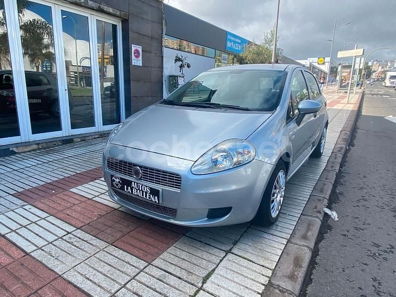 Usado Fiat Punto Dynamic 90 CV (66 kW) 2009 Gris / plata Utilitario