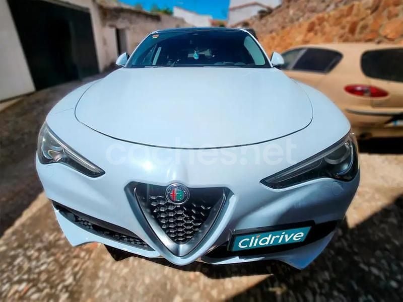 Usado Alfa Romeo Stelvio Super 190 CV (139 kW) 2018 Blanco SUV