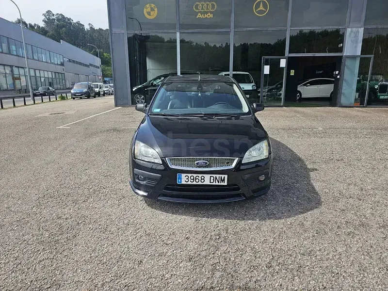 Usado Ford Focus Sport 136 CV (100 kW) 2005 Negro Berlina