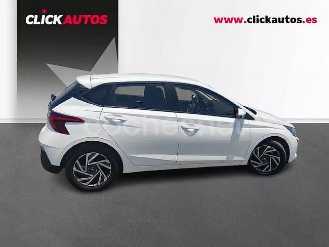 Usado Hyundai i20 84 CV (61 kW) 2025 Blanco Berlina