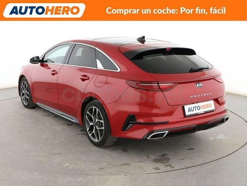 Usado Kia ProCeed GT-Line 140 CV (102 kW) 2020 Rojo Familiar