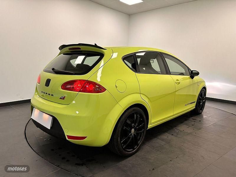 Usado Seat Leon CUPRA 240 CV (176 kW) 2007 Amarillo Berlina