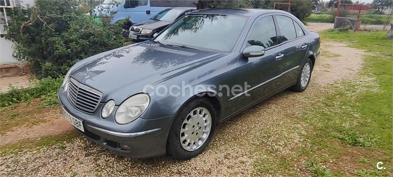 Usado Mercedes E280 Elegance 190 CV (139 kW) 2005 Gris / plata Berlina
