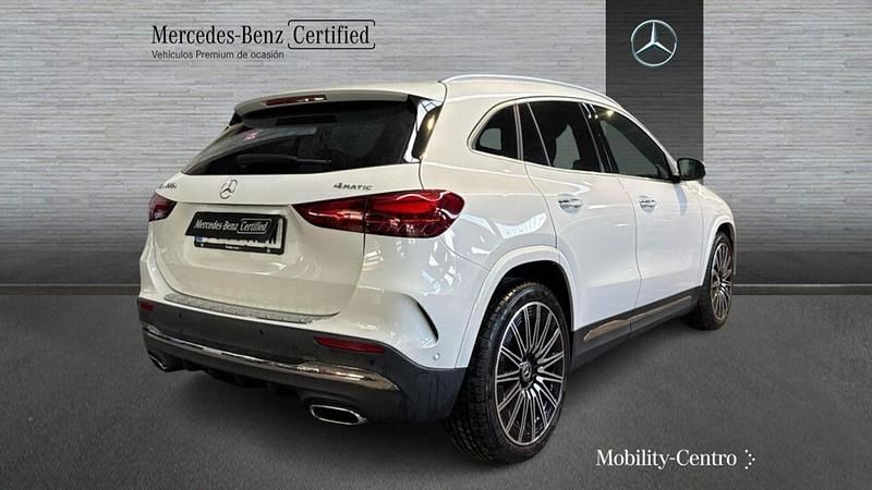 Usado Mercedes GLA220 AMG line 190 CV (139 kW) 2024 Blanco digital SUV