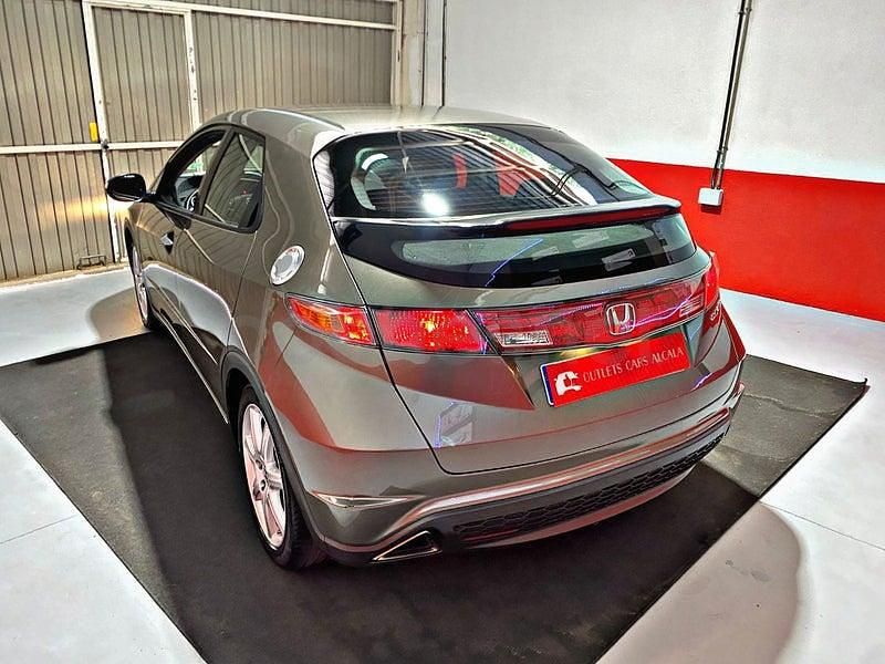 Usado Honda Civic Comfort 140 CV (102 kW) 2008 Beige Berlina