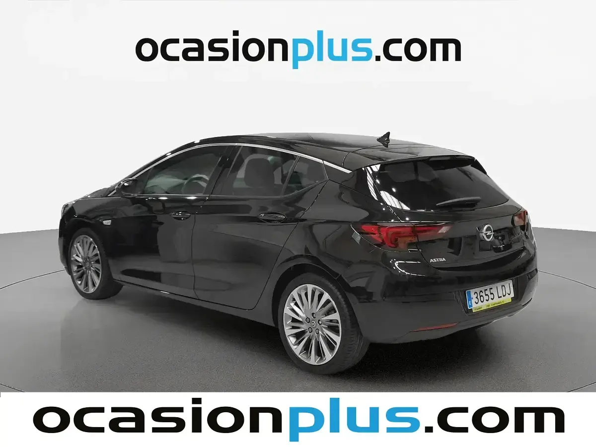 Usado Opel Astra Elegance 145 CV (106 kW) 2019 Negro