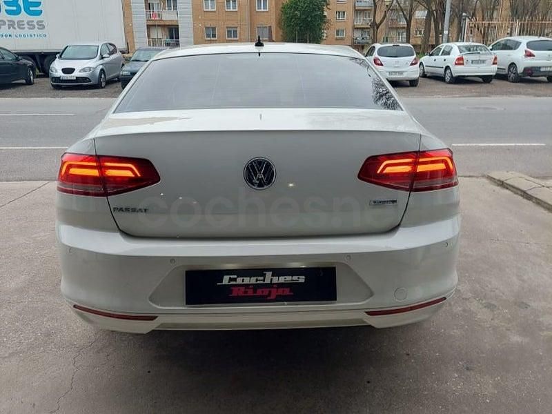 Usado VW Passat Advance 120 CV (88 kW) 2015 Blanco Berlina
