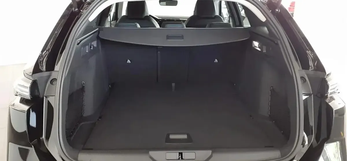 Usado Peugeot 308 Allure 131 CV (96 kW) 2023 Negro perla nera Familiar
