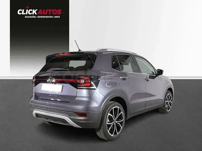 Usado VW T-Cross Sportline 110 CV (80 kW) 2023 Gris / plata SUV