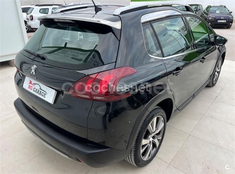 Usado Peugeot 2008 Allure 130 CV (95 kW) 2019 Negro SUV