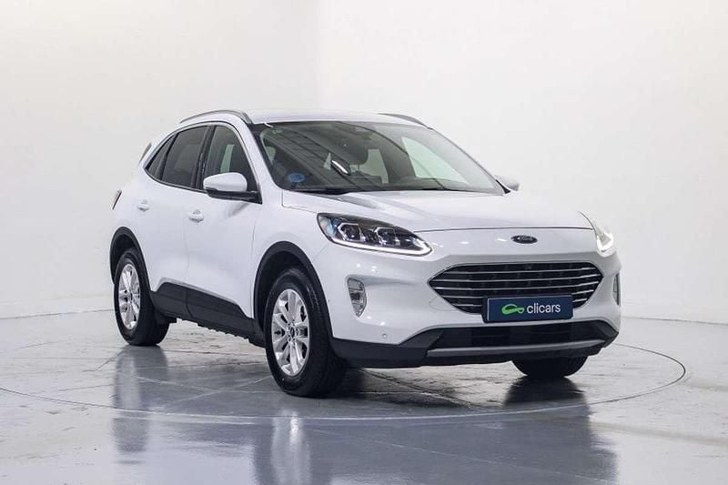 Usado Ford Kuga Titanium 224 HP (164 kW) 2022 Branco SUV