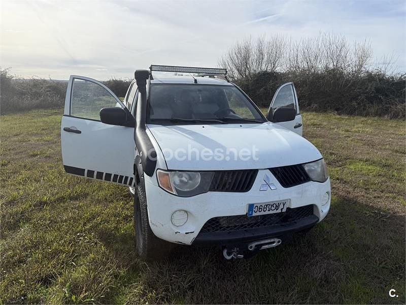 Usado Mitsubishi L200 Intense 167 CV (122 kW) 2007 Blanco Recogida