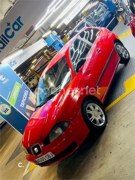 Usado Seat Ibiza Stella 75 CV (55 kW) 2002 Rojo Berlina