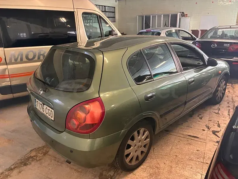 Usado Nissan Almera Acenta 110 CV (80 kW) 2003 Verde Berlina