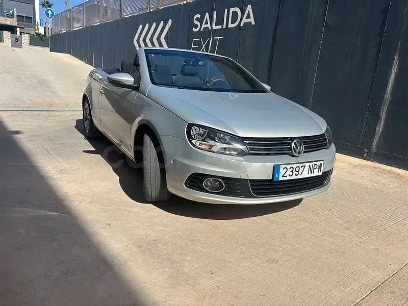 Usado VW Eos Sport 160 CV (117 kW) 2013 Gris / plata Descapotable