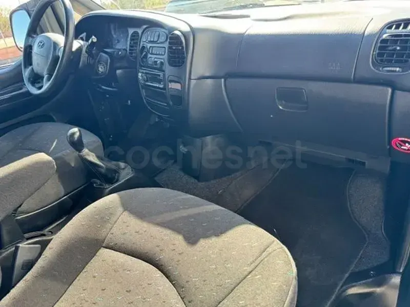 Usado Hyundai H-1 99 CV (72 kW) 2003 Verde Monovolumen