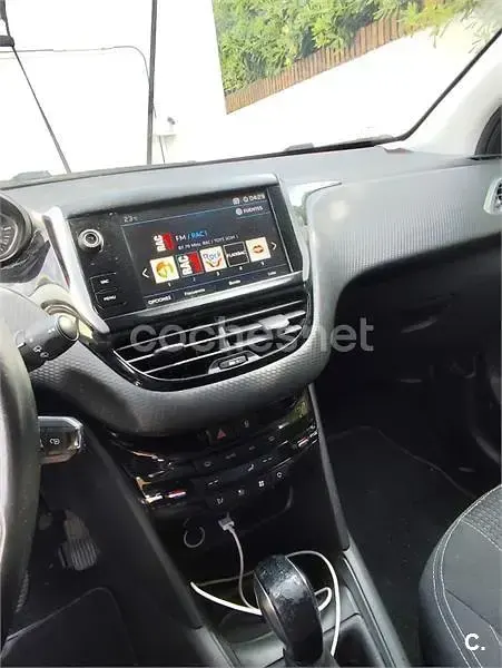 Usado Peugeot 208 82 CV (60 kW) 2019 Gris / plata Utilitario