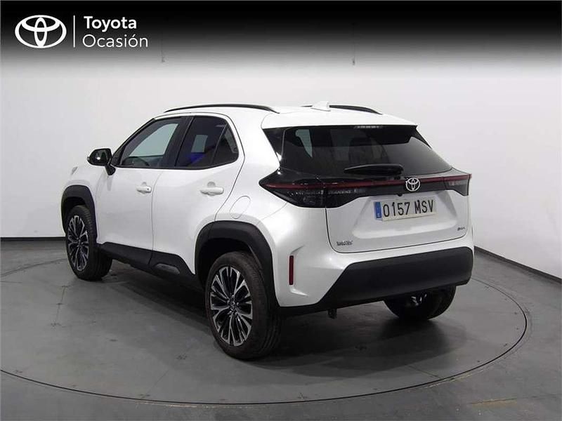Usado Toyota Yaris Cross Style 132 CV (97 kW) 2024 Negro SUV