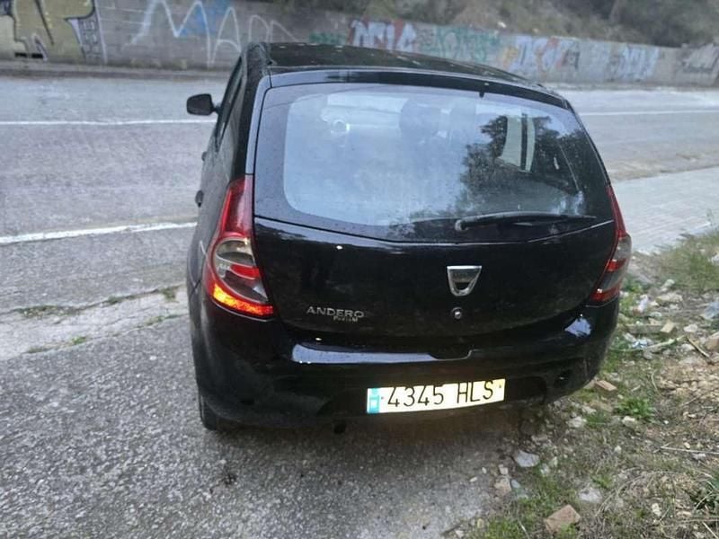 Usado Dacia Sandero 75 CV (55 kW) 2012 Negro Utilitario