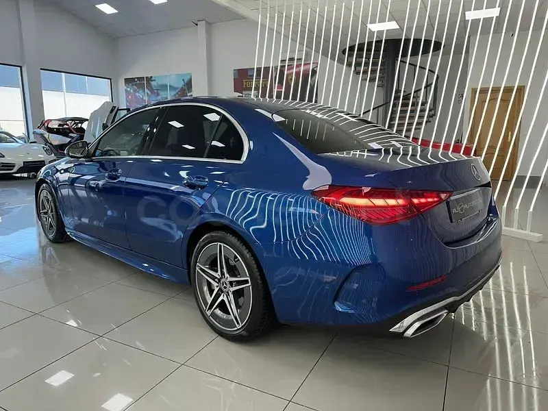 Käytetty Mercedes C220 200 HP (147 kW) 2023 Sininen Sedan