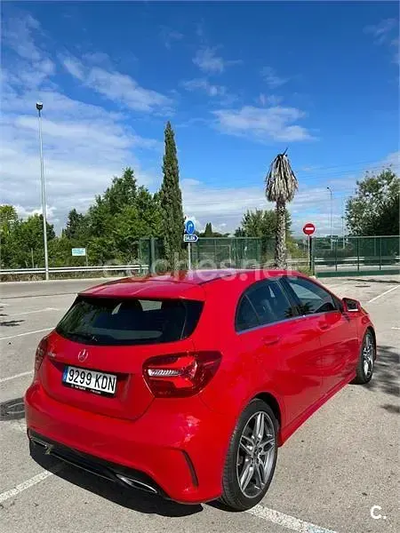 Usado Mercedes A180 AMG line 122 CV (89 kW) 2017 Rojo Berlina