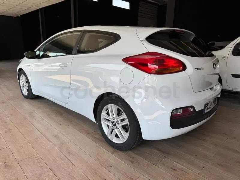 Usado Kia ProCeed Plus 105 CV (77 kW) 2013 Blanco Utilitario
