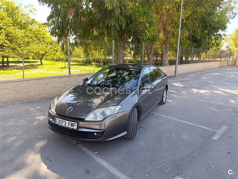 Beige Usado 2007 Renault Laguna III Dynamique Berlina | 3000 € (Precio justo) - Imagen 1/4