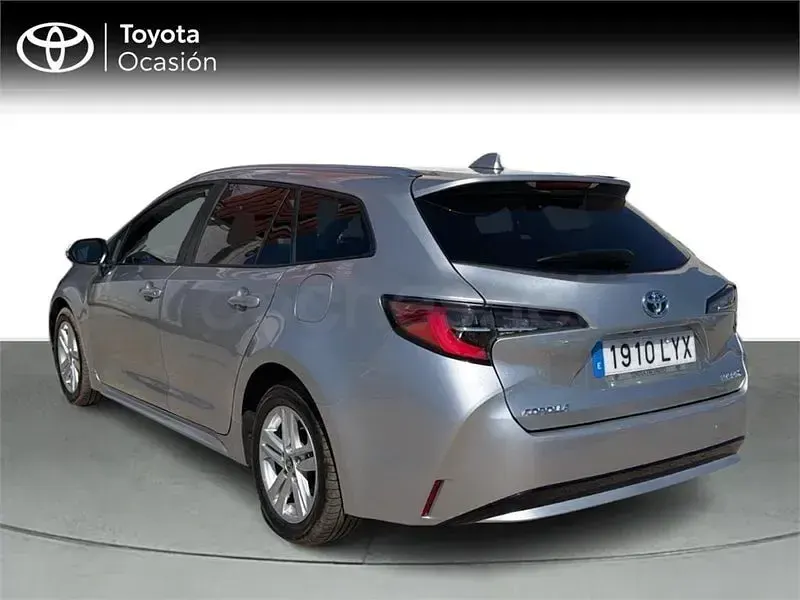 Usado Toyota Corolla Active 122 CV (89 kW) 2022 Gris / plata Familiar