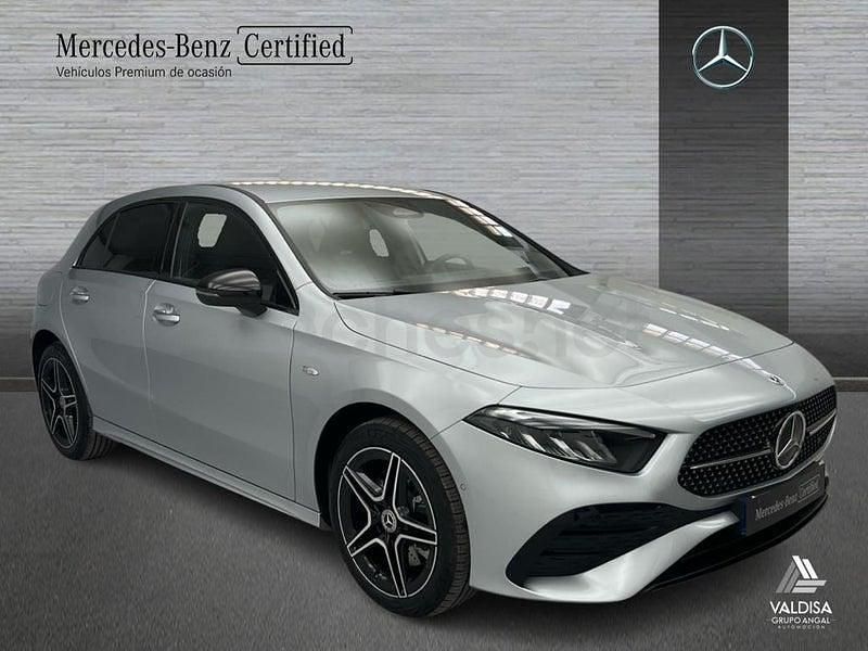 Usado Mercedes A250 AMG line 218 CV (160 kW) 2025 Gris / plateado Berlina