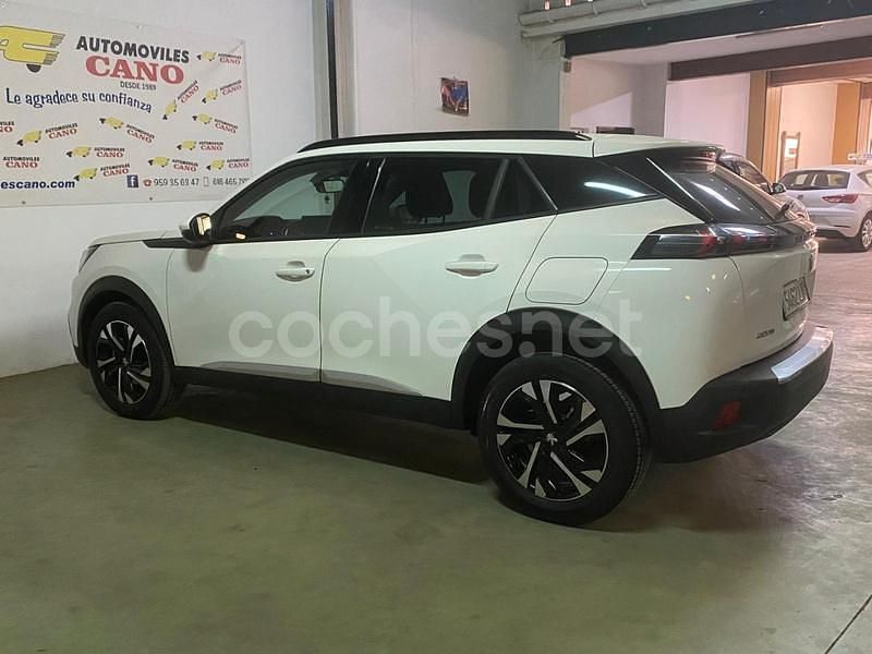 Usado Peugeot 2008 Allure 110 CV (80 kW) 2021 Blanco SUV