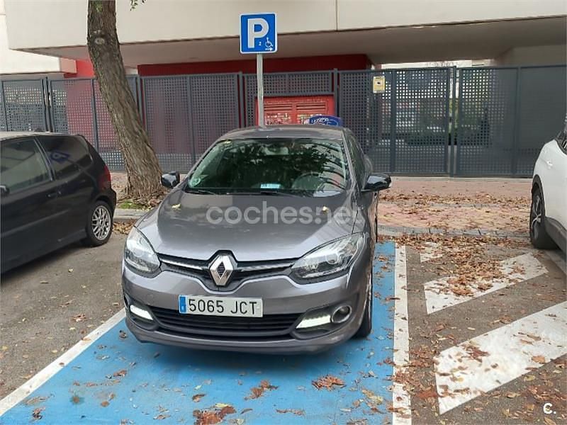 Usado Renault Mégane LIMITED 110 CV (80 kW) 2015 Gris / plata Berlina