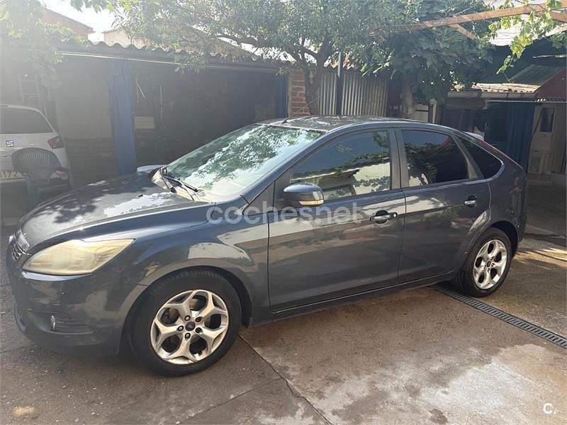 Gris / plata Usado 2009 Ford Focus Trend Berlina | 3500 € (Buen precio) - Imagen 1/4