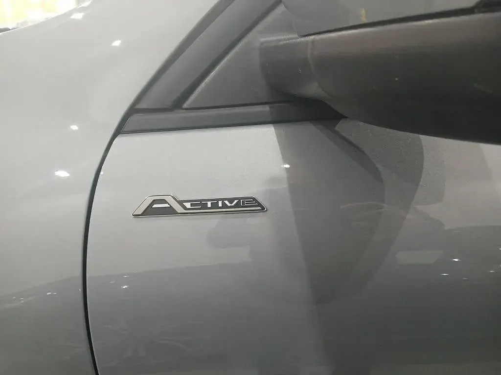 Usado Ford Kuga Active 180 CV (132 kW) 2024 Plata solar (metalizado) SUV