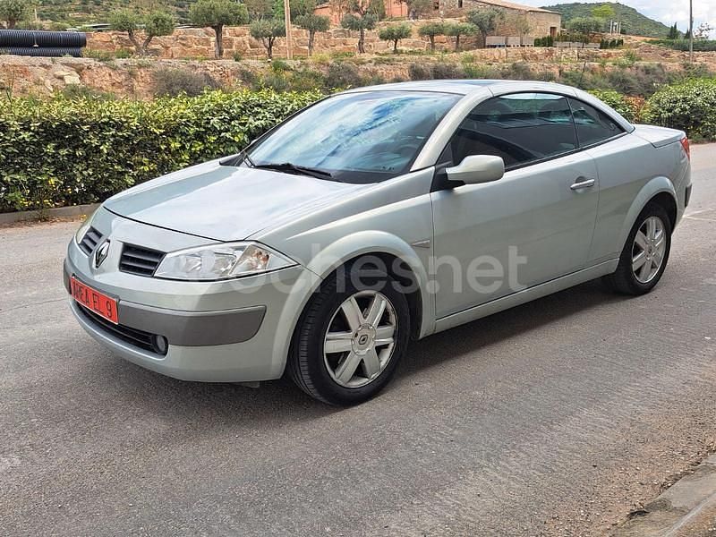 Gris / plata Usado 2004 Renault Mégane Cabriolet Dynamique Descapotable | 3990 € (Buen precio) - Imagen 1/4