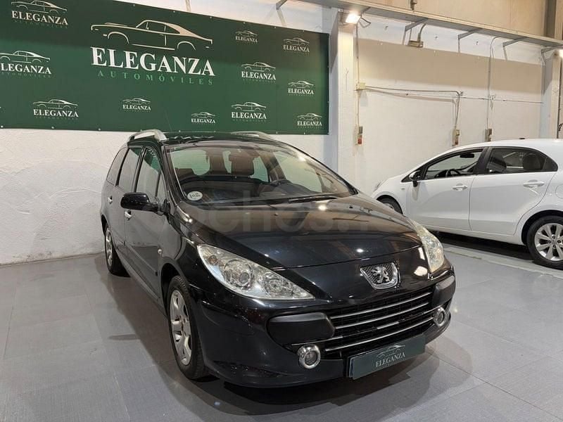 Usado Peugeot 307 110 CV (80 kW) 2007 Negro Familiar