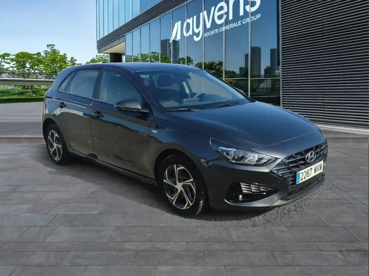 Usado Hyundai i30 100 CV (73 kW) 2024 Gris