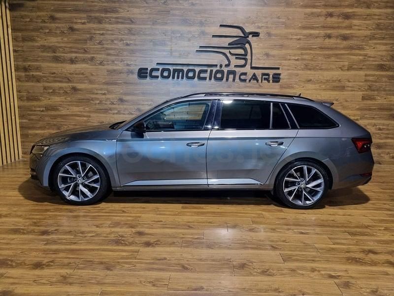 Usado Skoda Superb SportLine 150 CV (110 kW) 2022 Gris / plata Familiar