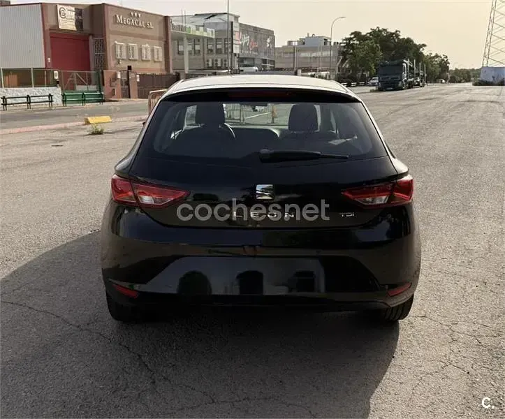 Usado Seat Leon Style 105 CV (77 kW) 2013 Negro Berlina