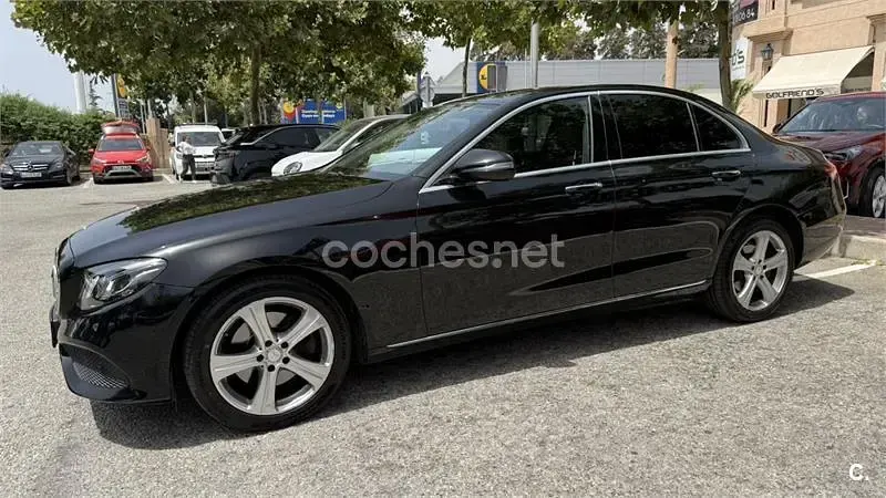 Usado Mercedes E220 194 CV (142 kW) 2016 Negro Berlina