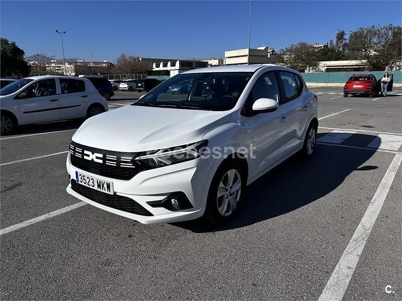 Usado Dacia Sandero Expression 101 CV (74 kW) 2023 Blanco Berlina