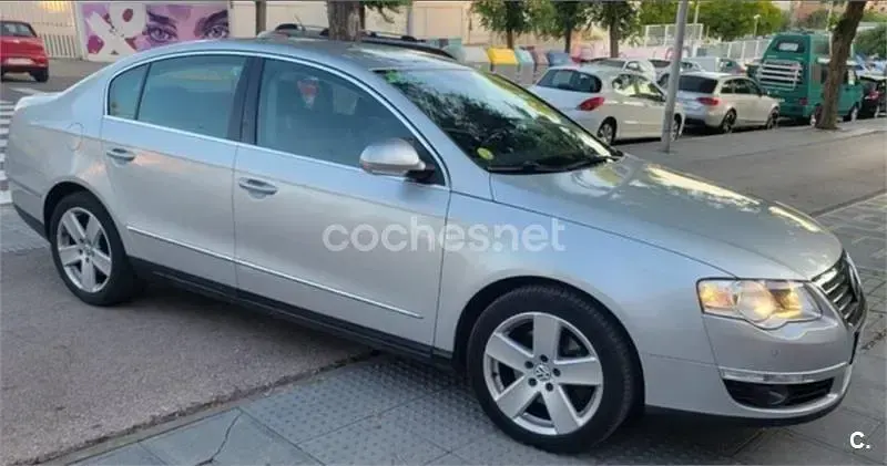 Usado VW Passat Highline 170 CV (125 kW) 2009 Gris / plata Berlina