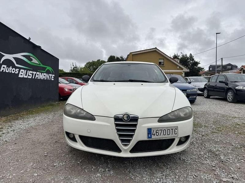Usado Alfa Romeo 147 Distinctive 105 CV (77 kW) 2005 Blanco Utilitario